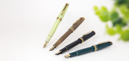 Waka-Taka (若鷹), Shikiori (四季織) Noyama no Uta (野山の唄) Fountain Pen, MF Nib