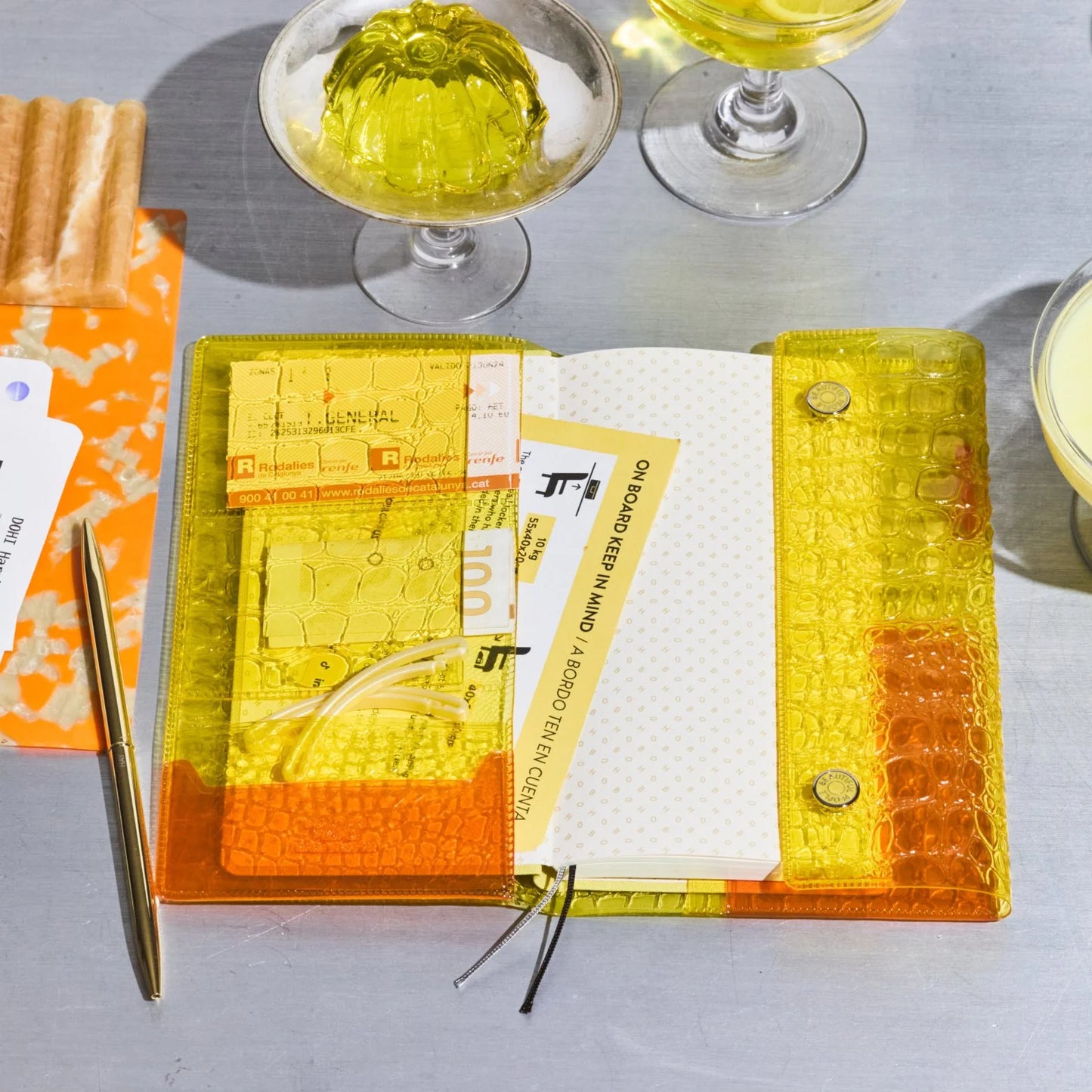 beautiful people: Nothing to Hide (Yellow), Weeks Techo Cover